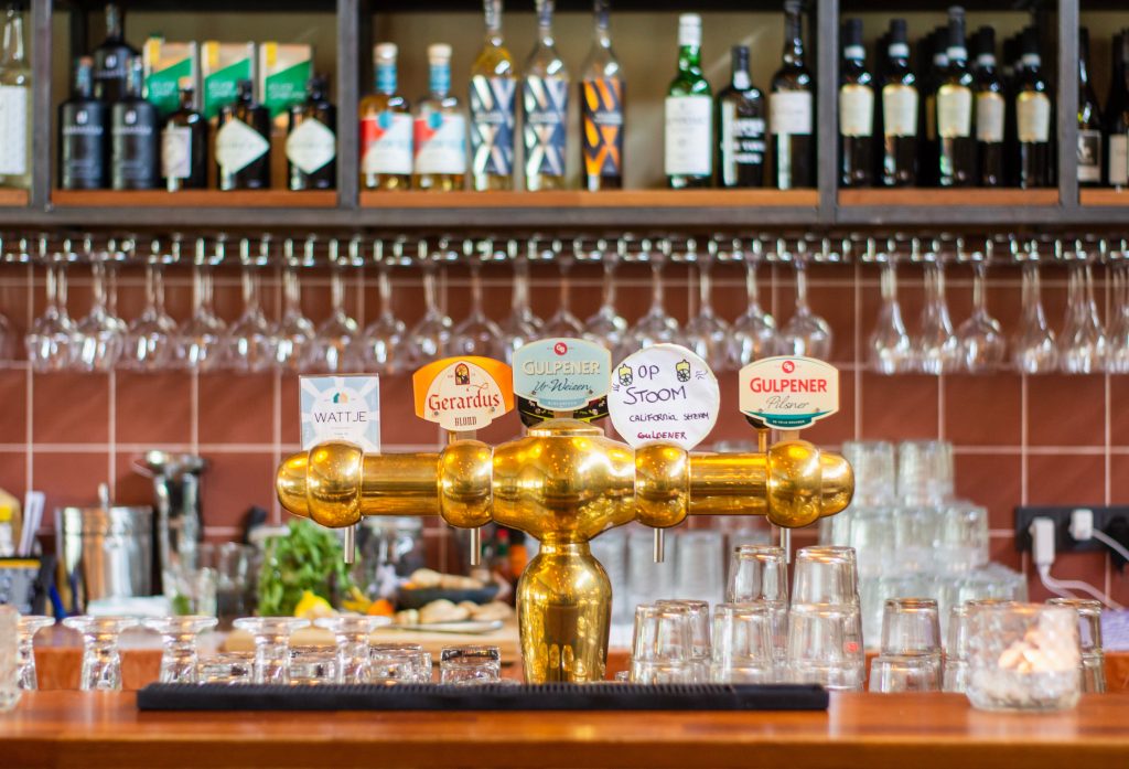 Pig & Whistle bar, Japan
