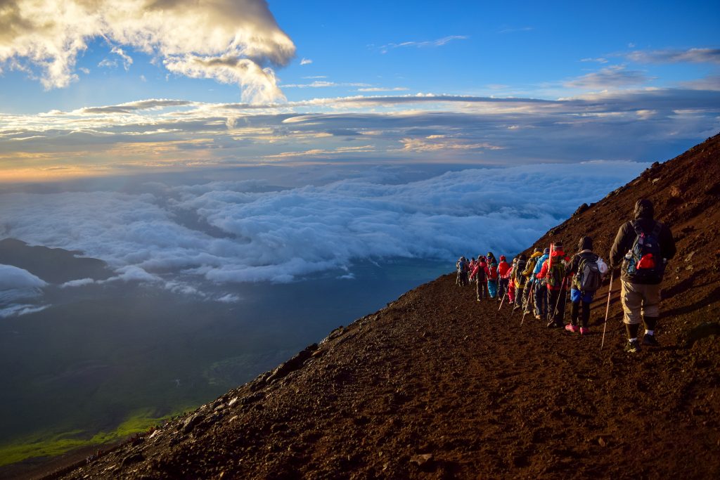 climbing mount fuji group sunrise